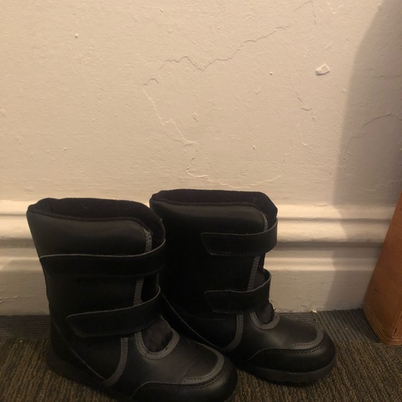 Children’s Shoes - Picture 5 of 6